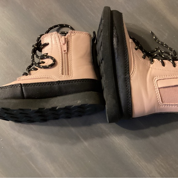 Carter’s Toddler 7 light Pink boots - Picture 3 of 5